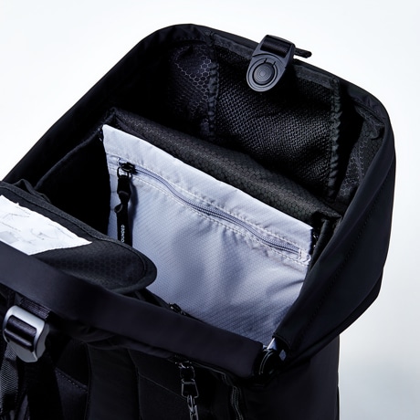 バックパックの内側